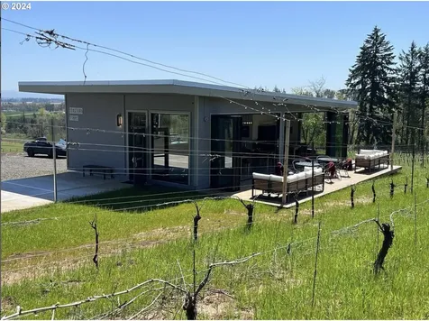 11880 SE Eola Hills Road Amity OR 97101