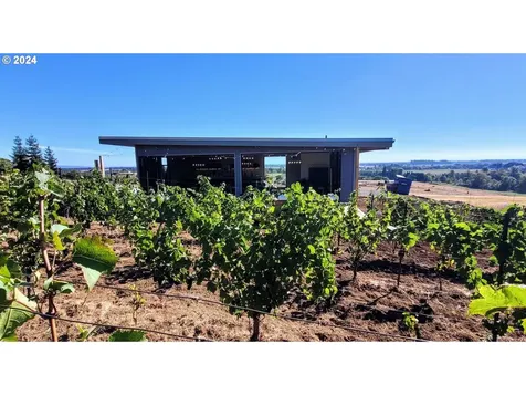 11880 SE Eola Hills Road Amity OR 97101