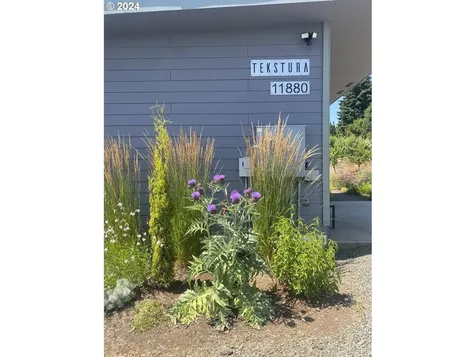 11880 SE Eola Hills Road Amity OR 97101