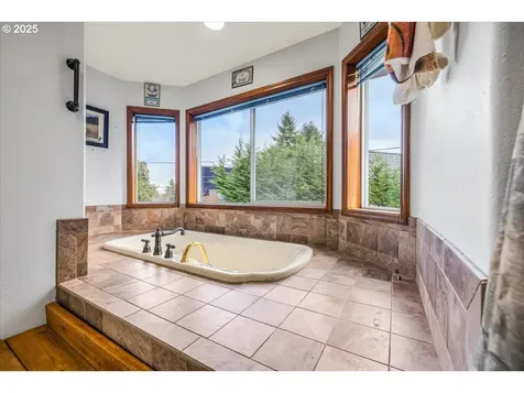 4738 NE 48th Place Portland OR 97218