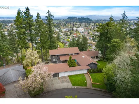 6833 SE Pine Court Portland OR 97215
