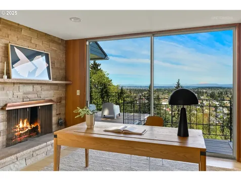 6833 SE Pine Court Portland OR 97215