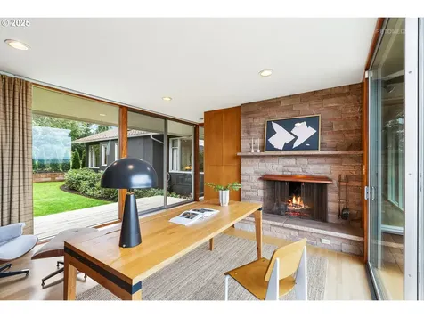 6833 SE Pine Court Portland OR 97215