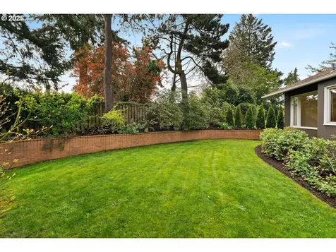 6833 SE Pine Court Portland OR 97215