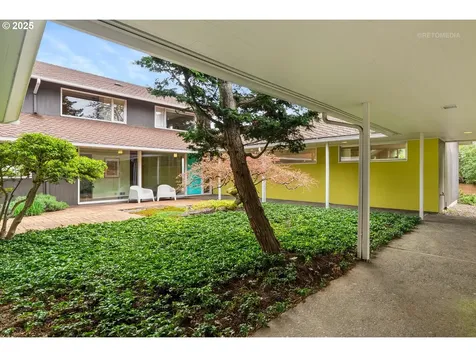 6833 SE Pine Court Portland OR 97215