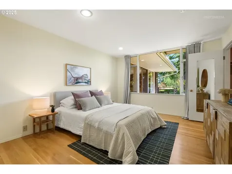 6833 SE Pine Court Portland OR 97215