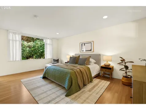 6833 SE Pine Court Portland OR 97215