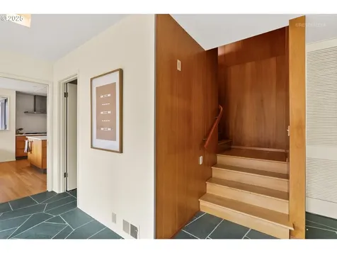 6833 SE Pine Court Portland OR 97215
