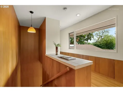 6833 SE Pine Court Portland OR 97215