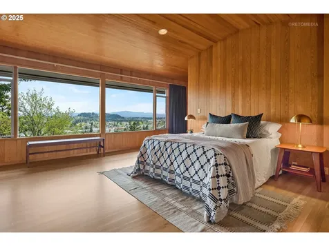 6833 SE Pine Court Portland OR 97215