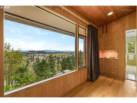 6833 SE Pine Court Portland OR 97215