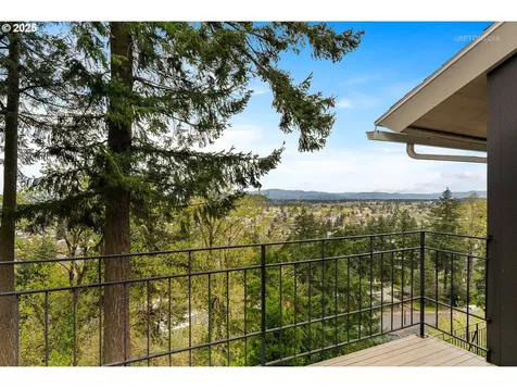 6833 SE Pine Court Portland OR 97215