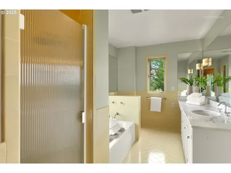 6833 SE Pine Court Portland OR 97215