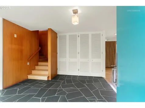 6833 SE Pine Court Portland OR 97215