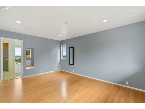 6833 SE Pine Court Portland OR 97215