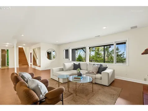 6833 SE Pine Court Portland OR 97215