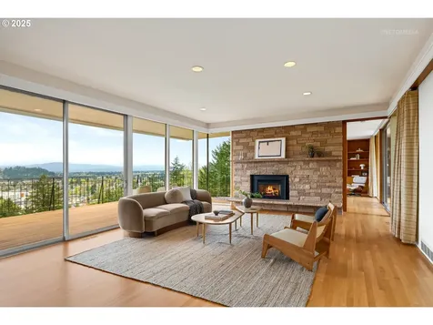 6833 SE Pine Court Portland OR 97215