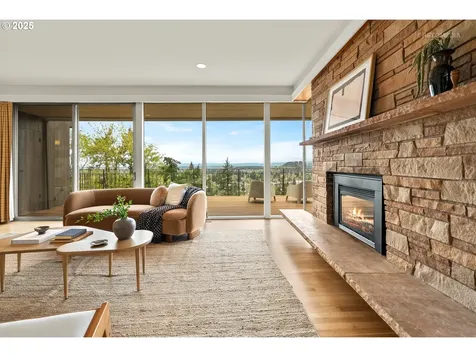 6833 SE Pine Court Portland OR 97215