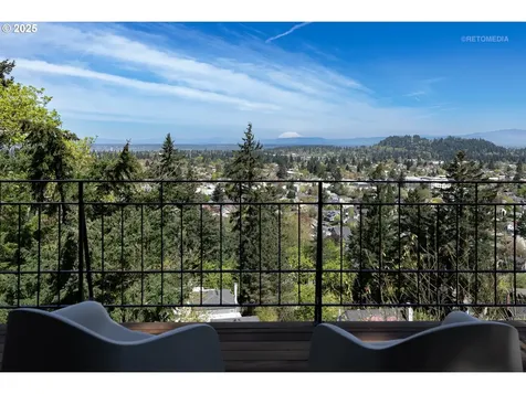 6833 SE Pine Court Portland OR 97215