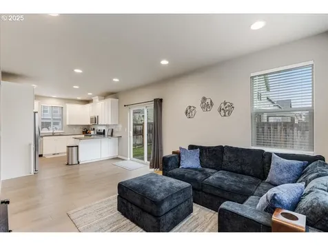 997 NW 2nd Avenue Canby OR 97013