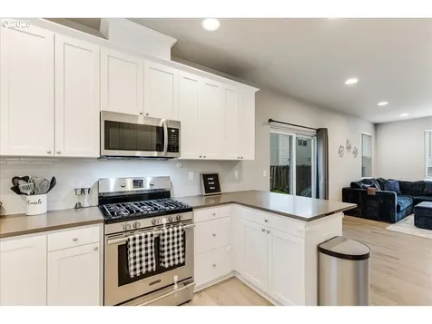 997 NW 2nd Avenue Canby OR 97013