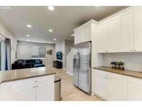 997 NW 2nd Avenue Canby OR 97013