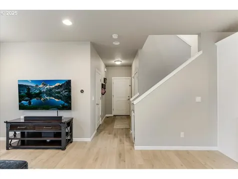 997 NW 2nd Avenue Canby OR 97013