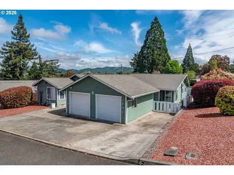 2731 W Lorraine Avenue Roseburg OR 97471