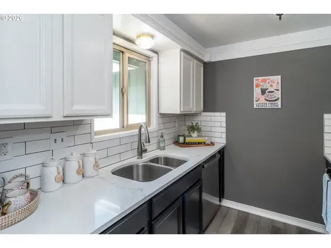 2731 W Lorraine Avenue Roseburg OR 97471
