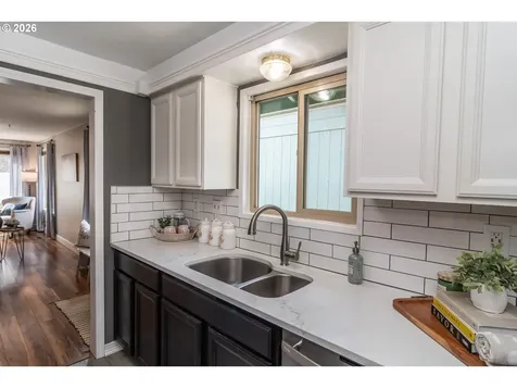 2731 W Lorraine Avenue Roseburg OR 97471