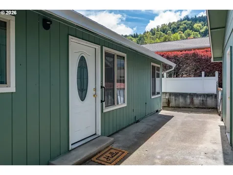 2731 W Lorraine Avenue Roseburg OR 97471