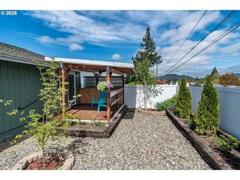 2731 W Lorraine Avenue Roseburg OR 97471