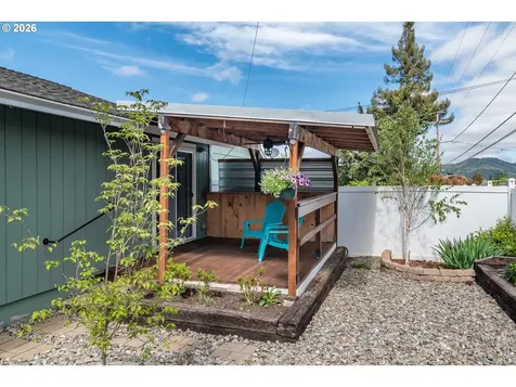 2731 W Lorraine Avenue Roseburg OR 97471