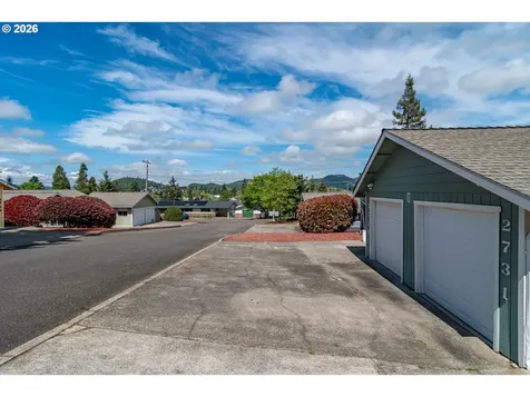 2731 W Lorraine Avenue Roseburg OR 97471