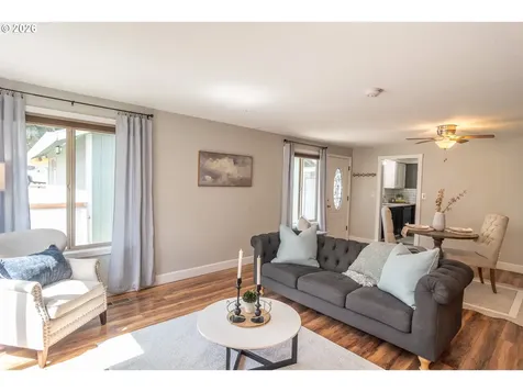 2731 W Lorraine Avenue Roseburg OR 97471