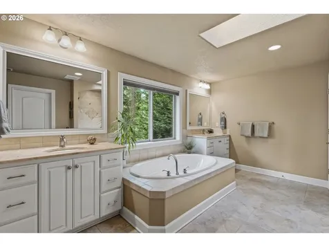 5352 Washington Court Lake Oswego OR 97035