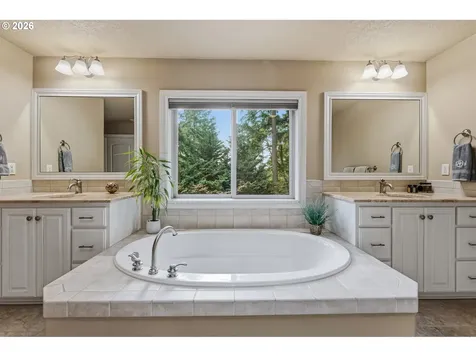 5352 Washington Court Lake Oswego OR 97035
