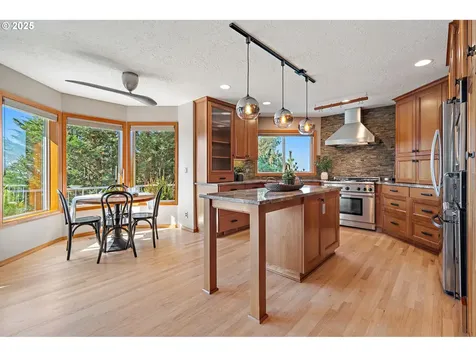 1615 NW Barnsley Court Portland OR 97229