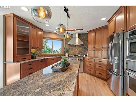 1615 NW Barnsley Court Portland OR 97229
