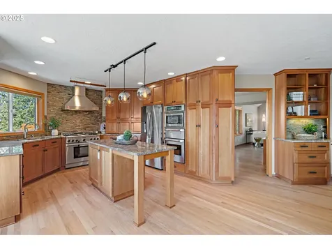 1615 NW Barnsley Court Portland OR 97229