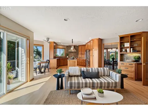1615 NW Barnsley Court Portland OR 97229