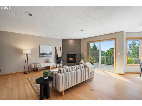 1615 NW Barnsley Court Portland OR 97229