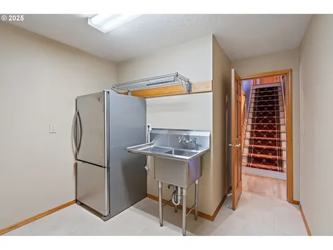 1615 NW Barnsley Court Portland OR 97229