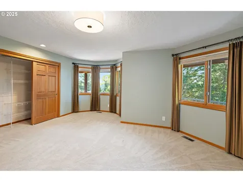 1615 NW Barnsley Court Portland OR 97229