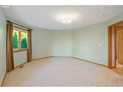 1615 NW Barnsley Court Portland OR 97229
