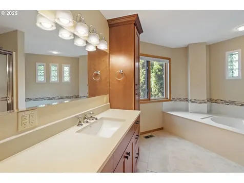 1615 NW Barnsley Court Portland OR 97229