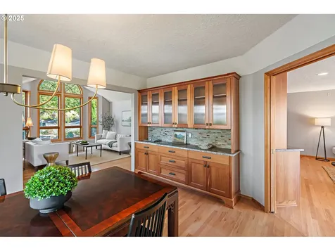 1615 NW Barnsley Court Portland OR 97229