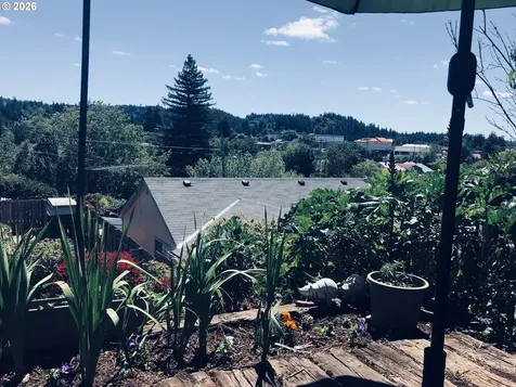 521 N Birch Street Coquille OR 97423