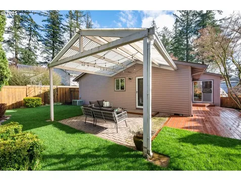 4611 SW Arnold Street Portland OR 97219