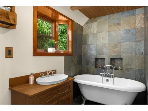 5328 SW 42nd Avenue Portland OR 97221